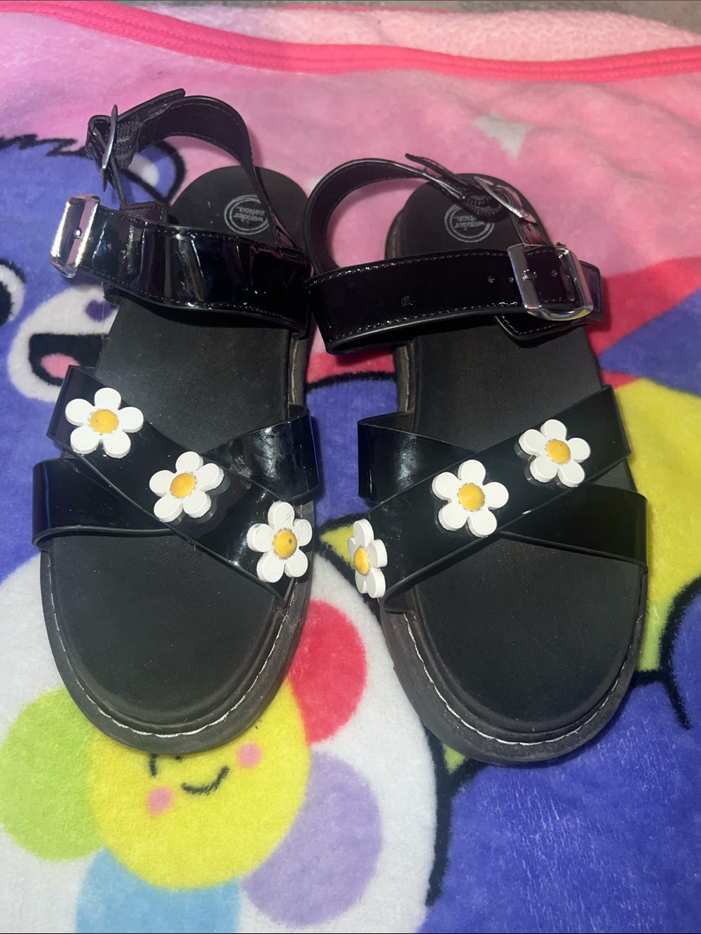 Girls' Black Daisy Accent Sandals - Kids Shoes